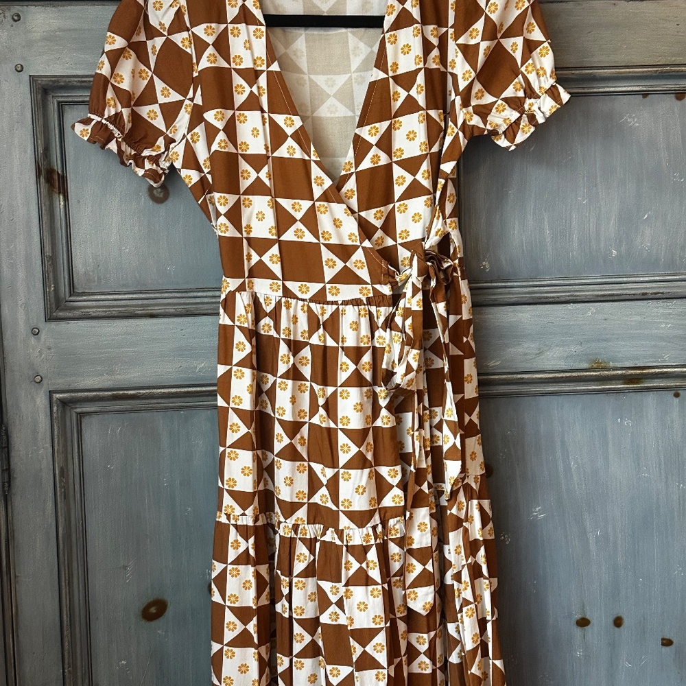 Lisa Says Gah Victoria Wrap Dress in Pecan Cream Size XS - Picture 5 of 11